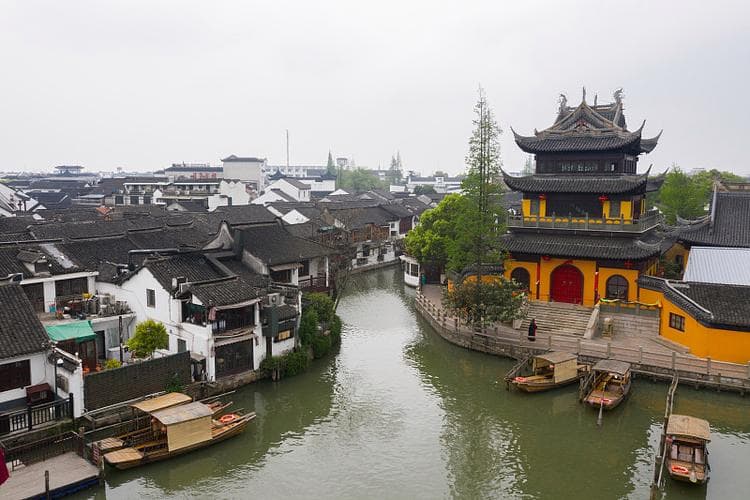 Shanghai 4-Day Tour: City Highlights & Zhujiajiao Water Town